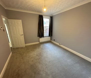 Harwoods Road, Watford - Photo 1