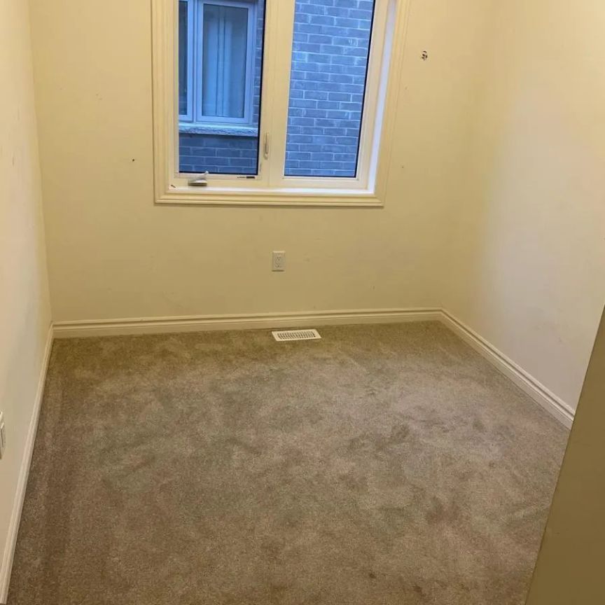 78 DONALD FICHT CRESCENT - Photo 1