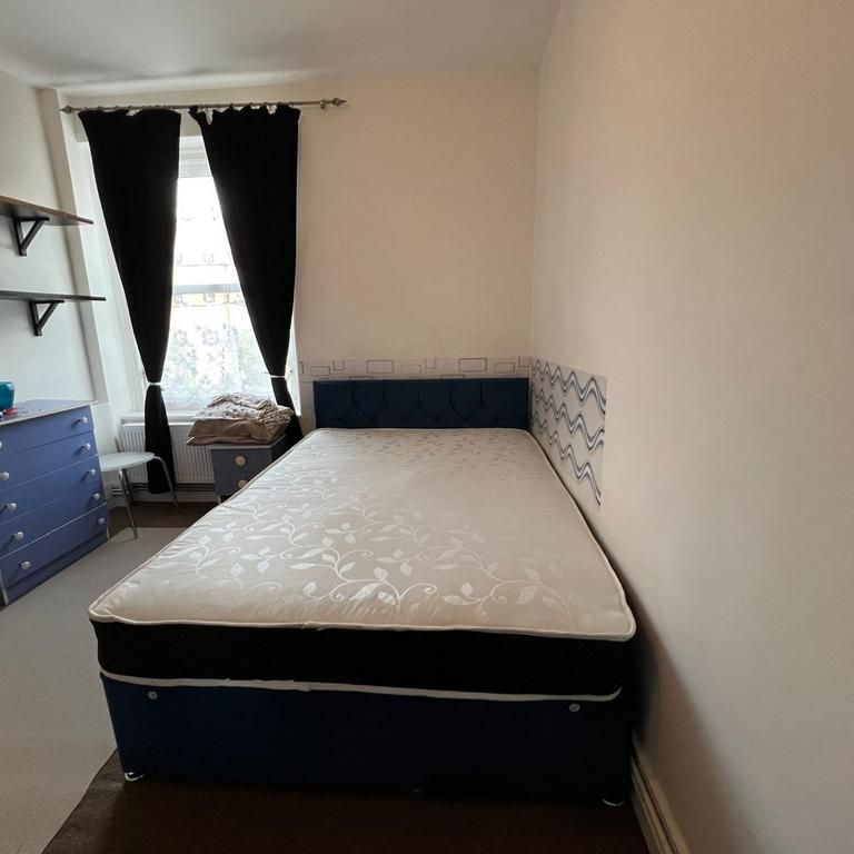 1 bedroom in a flat share to rent - Photo 1
