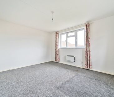 Flat to rent - Crayford High Street, Dartford, DA1 - Photo 2