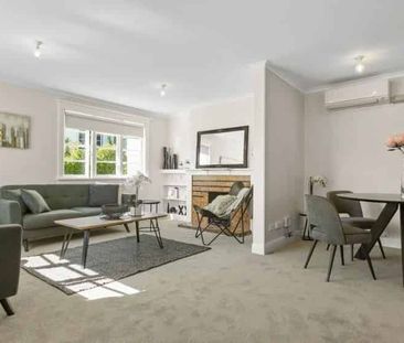 Fully Furnished Art Deco Apartment - Photo 3