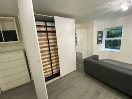 1 bedroom Flat To Let - Photo 3