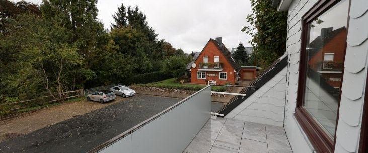 Kernsanierte 2 Zi.-Whg. mit Balk. im ruh. 4-Part.-Haus in herrl. Sackgassenendlage mit Wiesenblick in Heide - Photo 1