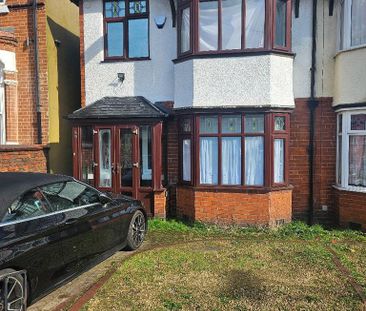 1 bedroom in a house share to rent - Photo 1