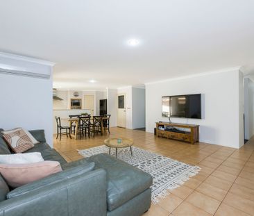 Coastal Entertainer - Photo 3