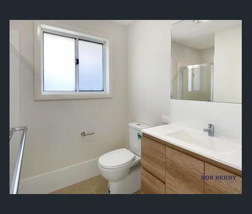 Stylish Four Bedroom Home in Southlakes Estate - Photo 6