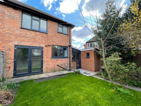 3 bedroom semi-detached house to rent - Photo 4