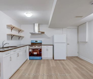 75 Hummingbird Street W #LOWER - Photo 5