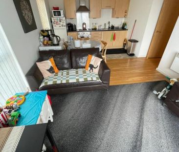 2 bedroom Flat To Let - Photo 3