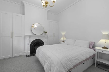 Fully Furnished Richmond Cottage Ready to Move In! - Photo 3