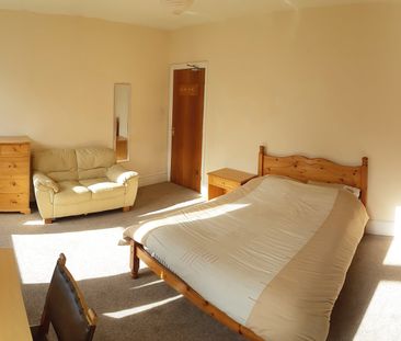 Charlecote Road, Worthing - Photo 2