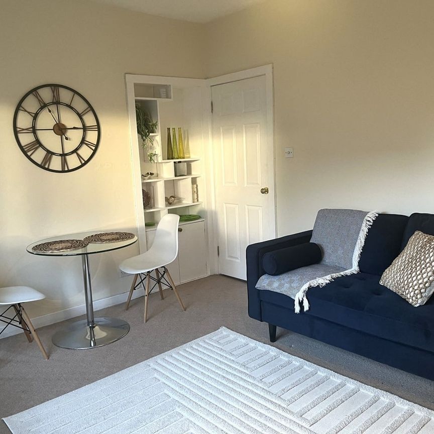 2 Bed Flat, Carrick Knowe Gardens, EH12 - Photo 1