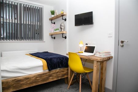 1 bedroom in a house share to rent - Photo 2
