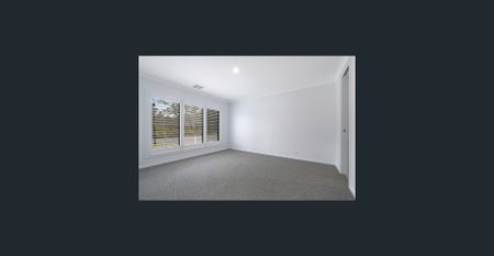 Modern 4-Bedroom Family Home in Prime Location - Photo 2