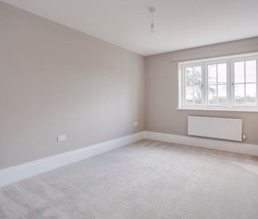 Marlow Road Lane End HP14 3JW - Photo 2