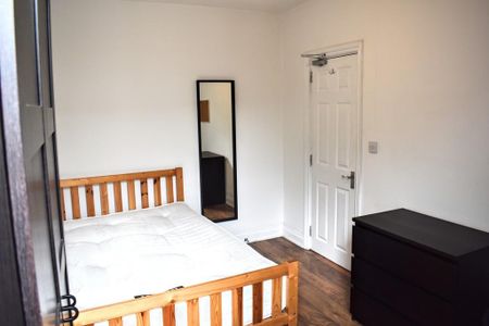 4 bedroom terraced house to rent - Photo 4