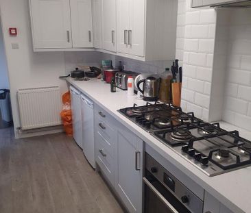 1 bedroom in a house share to rent - Photo 1