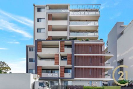 Immaculate 2 Bedroom Modern Apartment - Photo 2