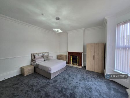 1 bedroom in a house share to rent - Photo 5