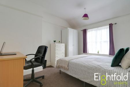 4 bedroom terraced house to rent - Photo 4