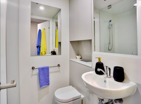 8 Bedroom Apartment - Photo 5