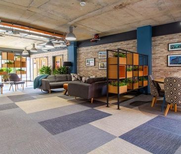 1 bedroom in a flat share to rent - Photo 2