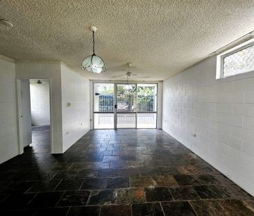 Two Bedroom Ground Floor Unit in Secure Complex Next To Cairns Hosp... - Photo 1