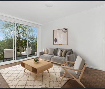 FIRST FLOOR SPACIOUS APARTMENT - Photo 2