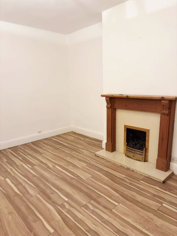 3 Bed Terraced House, Northmoor Road, M12 - Photo 4