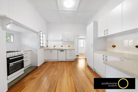 Charming Queenslander With Exceptional Space & Lifestyle Convenience - Photo 2