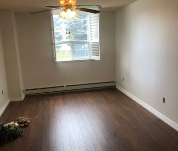 For Lease - 200 Holland Court Unit# 102, Bradford West Gwillimbury,... - Photo 1