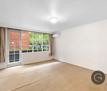 Abundantly Large Space In Iconic South Yarra - Photo 2