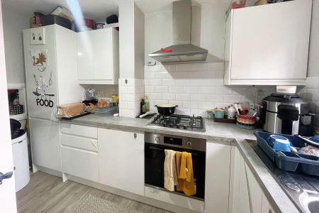 2 bedroom terraced house to rent - Photo 2