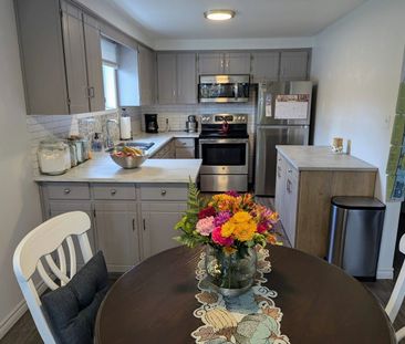 For Lease - 176 John Street, Bradford West Gwillimbury, Ontario - Photo 4