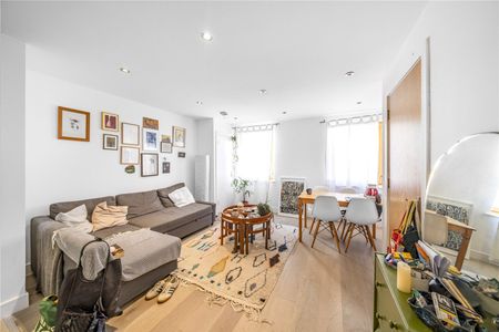 The Old Ambulance, 2 Paragon Road, Hackney, London, E9 6FQ - Photo 5