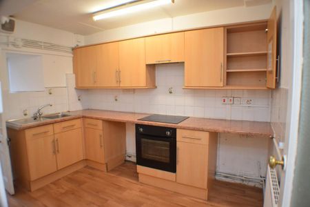 2 bedroom ground floor flat to rent - Photo 4