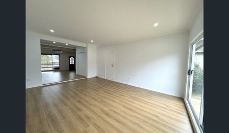 Four Bedroom Updated Family Home - Photo 5