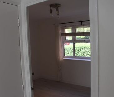 1 Bed Flat, Henry Doulton Drive, SW17 - Photo 5