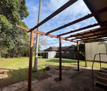 Single Level Home on a Generous Block - Photo 3