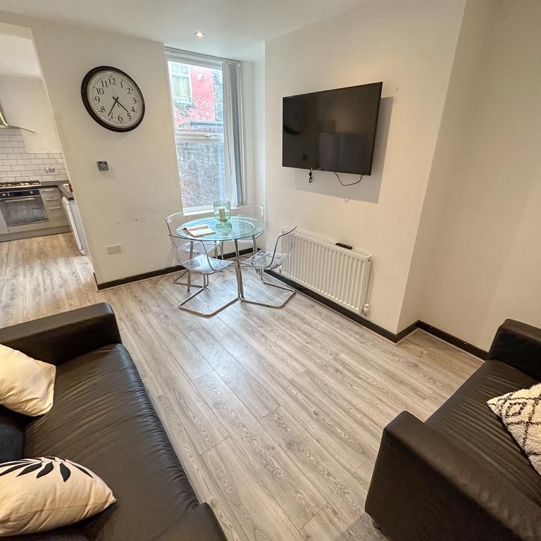 1 bedroom in a house share to rent - Photo 1