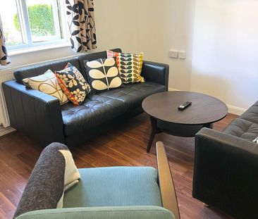 5 bedroom semi-detached house to rent - Photo 2