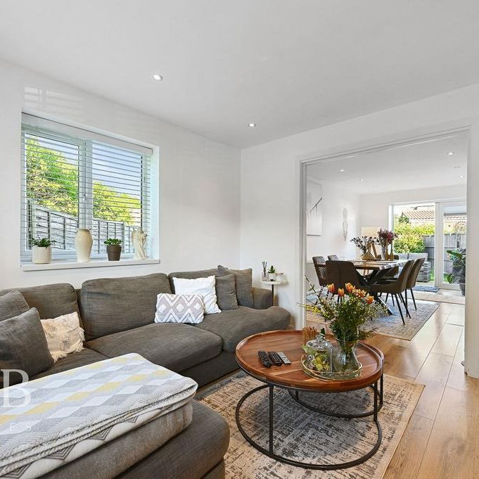 4 bedroom end of terrace house to rent - Photo 1