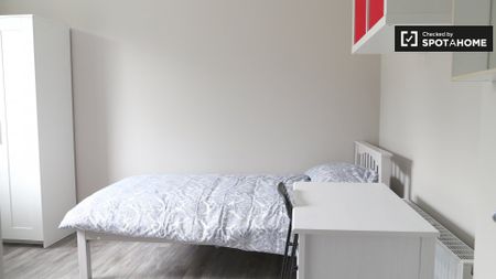 Bed in shared 4-bedroom flat for rent in Whitehall, Dublin - Photo 2