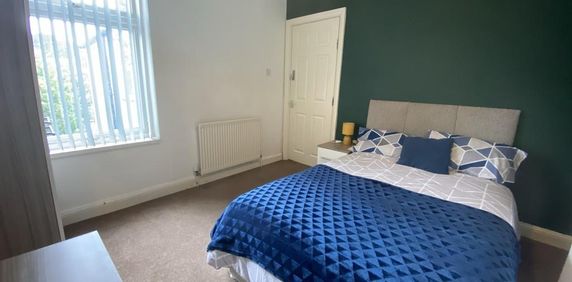 1 bedroom in a house share to rent - Photo 2