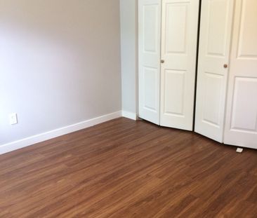 Darren Manor - Photo 3