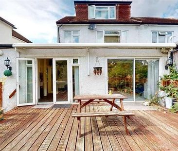 St. Michaels Crescent, Pinner, HA5 - Photo 2