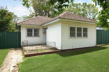 Freshly Painted 3-Bedroom Home – Perfect for Families! - Photo 5