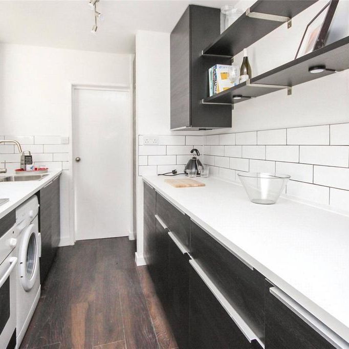 2 bedroom end of terrace house to rent - Photo 1