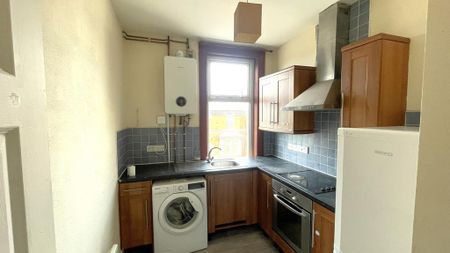 3 bedroom flat to rent - Photo 3