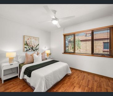 Spacious Townhouse with Exceptional Outdoor Entertaining - Photo 6